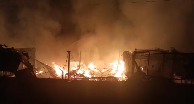Fire razes six shops, properties worth millions of naira in Ogbomoso 1 Fire razes Abuja Estate market