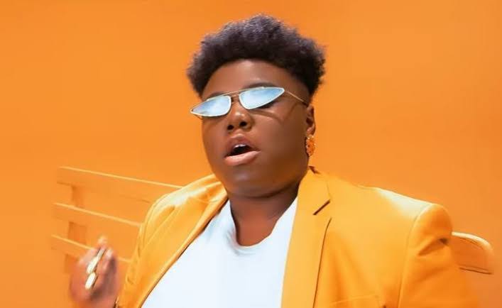Teni visits dad's school, pays school fees for three students 1 IMG 20250218 WA0003