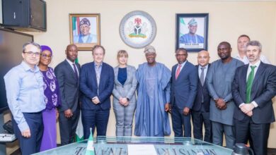 Standard Chartered Bank lauds Tinubu’s economic reforms, explores investment opportunities 2 pkl