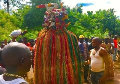 Man vandalizes Agemo statue in Ijebu Ode, Police recover crown 1