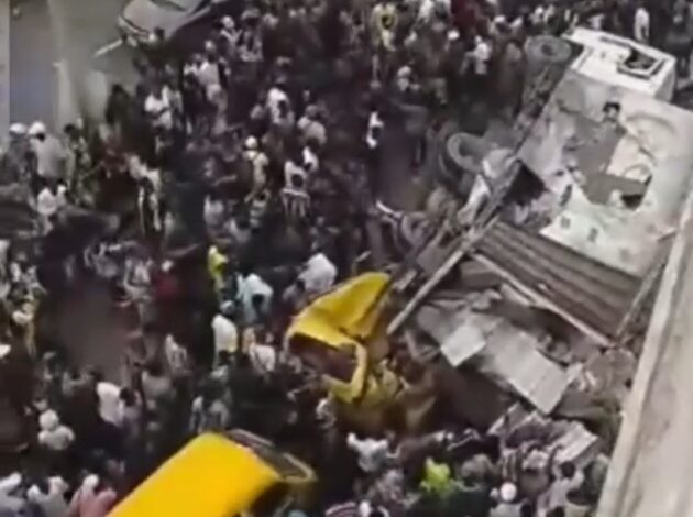 Tragedy as truck plunges off Agege Pen Cinema bridge in Lagos 7 Screenshot 20250426 133155 Video Player