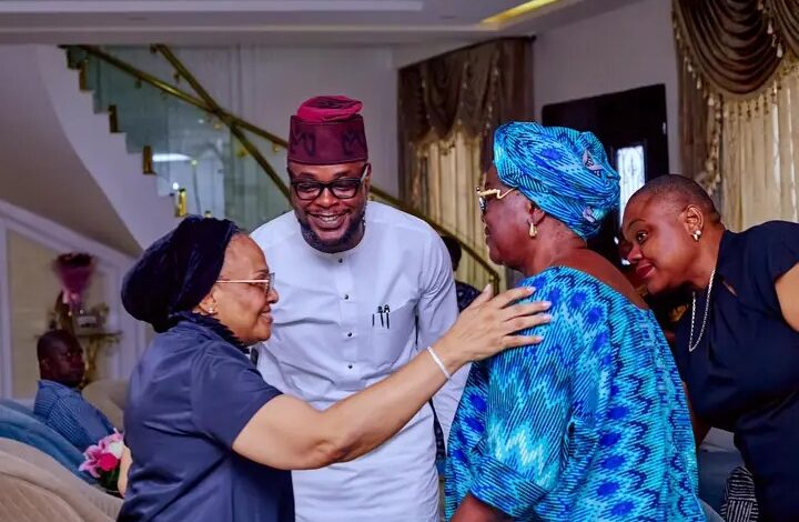 PHOTO NEWS: Alao-Akala Family consoles Florence Ajimobi over daughter’s passing 13 img 4 1744125366184