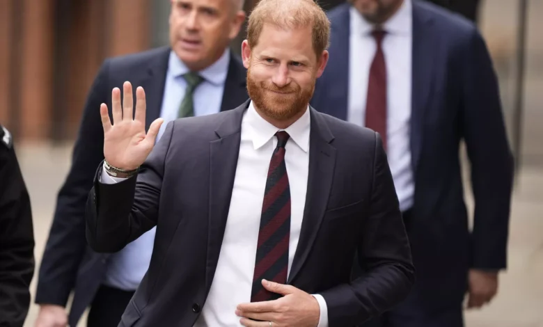 prince harry arriving court 040925 2 beb93b747ad843fd8aa2150ba54e7d92