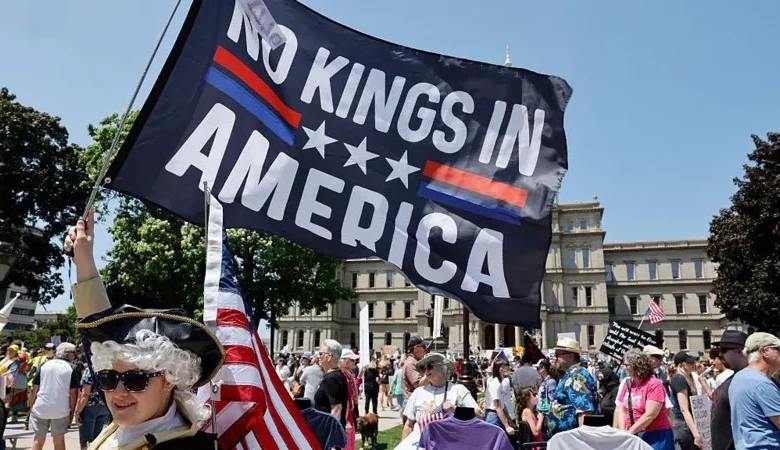 Mass protests against Trump across US as president holds huge military parade 1 04ddd4e0 4955 11f0 8d35 db6aa603eef9.jpg