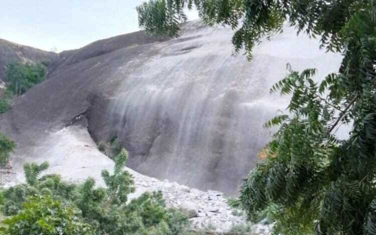 Panic in Igbeti as rock fragments fall from Iyamopo Hill 3 IMG 20250608 WA0073