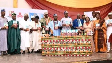Oba Ghandi applauds Prince Oyelade at book launch 3 IMG 20250625 WA0072