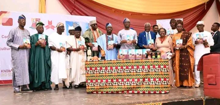 Oba Ghandi applauds Prince Oyelade at book launch 1 IMG 20250625 WA0072