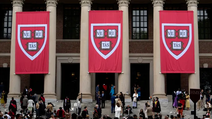 US State Department orders embassies to resume processing Harvard student visas 1 c gettyimages 2217003842