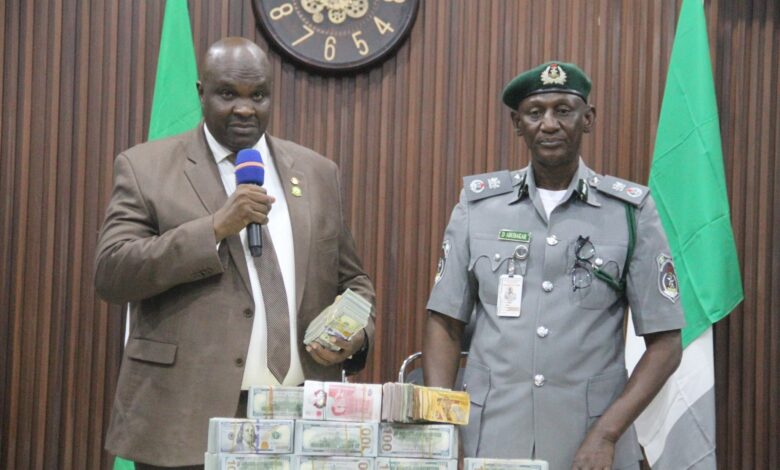 Customs Intercepts N654m worth of foreign currency at Kano Airport, hands over 3 suspects to EFCC 5 1 3