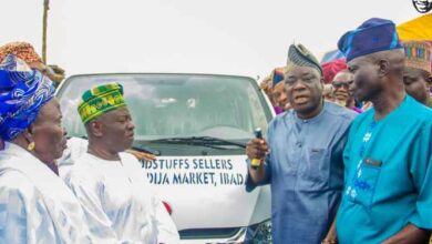 Makinde donates bus to Bodija traders, assures road rehabilitation 4 IMG 20250722 WA0051