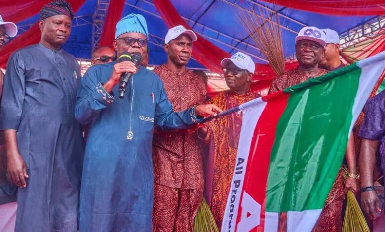Aiyedatiwa welcomes PDP deputy governorship candidate, supporters to APC 1 IMG 20250731 WA0004 2