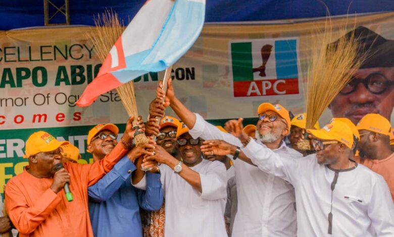 Abiodun welcomes Akinlade, ex-Ogun PDP chairman, others into APC 1 IMG 20250731 WA0004