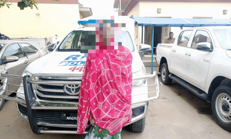 Police stop woman from jumping into Lagos Lagoon 1 image 4