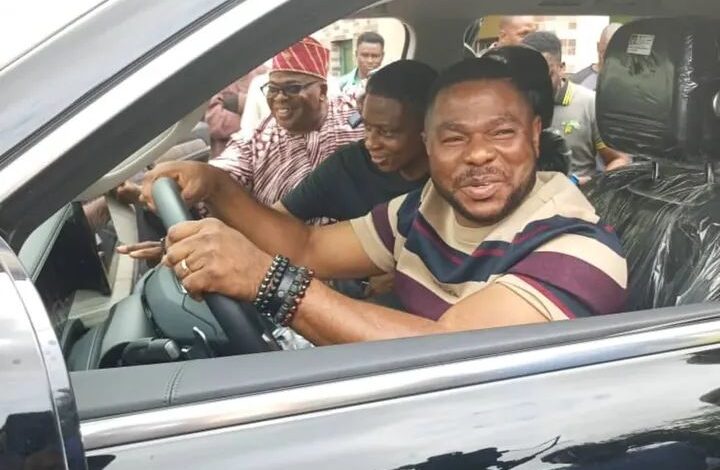 Makinde gifts Ayefele brand new SUV after Fresh FM's fire incident 3 FB IMG 1755619241329