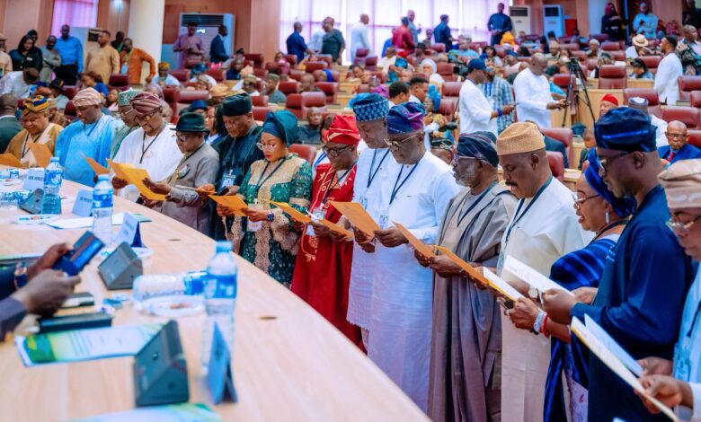 PHOTO NEWS: FG inaugurates South West Development Commission 9 GzeHb 7WYAAY 4W