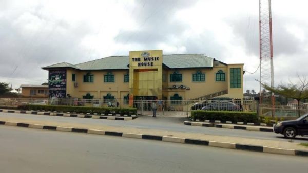 Florence Ajimobi sympathises with Yinka Ayefele over Fresh FM fire incident 1 Yinka Ayefeles radio station