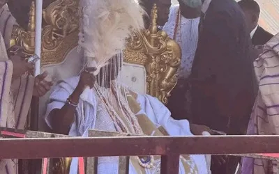 BREAKING: Makinde presents staff of office to Ladoja as 44th Olubadan 1
