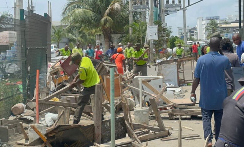 Lagos taskforce dislodges illegal street traders at 2nd rainbow junction 1 KAI officials