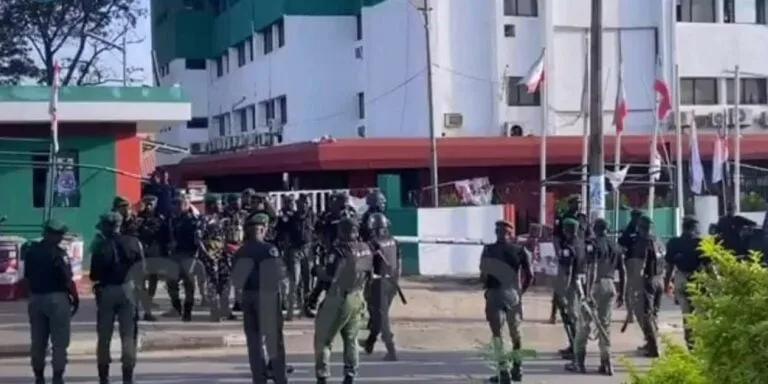 Heavy security at PDP headquarters as rival factions plan separate meetings 1 Police at PDP headquarters 768x384 1