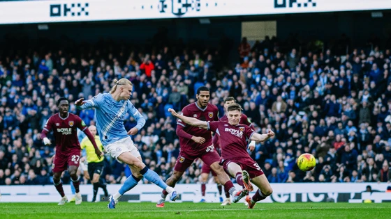Manchester City lead Premier League table with 3-0 win over West Ham 1 1 0 haaland