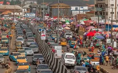Timber-laden truck kills man in Akure early morning accident 1