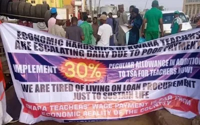 Teachers protest pay gap, warn of education crisis in Kwara 1