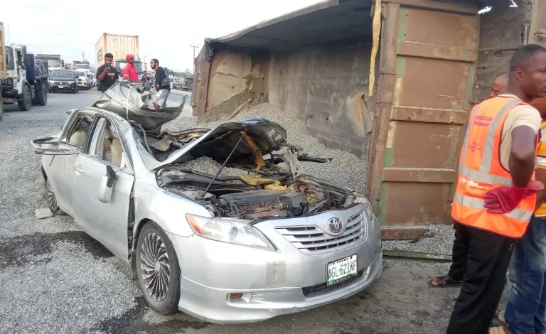 Granite-laden truck crushes car in Lekki, driver killed, wife critically injured 1 ACCIDENT