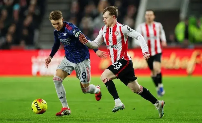 Title race still open as Arsenal drop points at Brentford 1 Martin Odegaard and Keane Lewis Potter 768x512.jpg