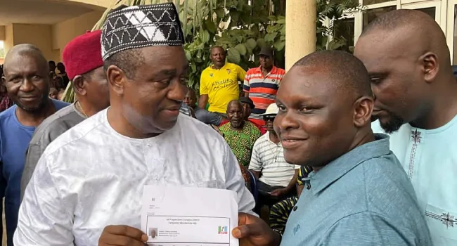Suswam officially joins APC, registers in Benue Ward 1 Suswam 1