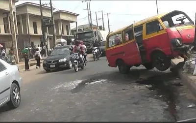 Several passengers injured in Ibadan bus accident 1