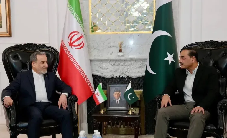 2026 04 25T064701Z 1156651916 RC26WKAOZKDE RTRMADP 3 IRAN CRISIS TALKS PAKISTAN 1777137985