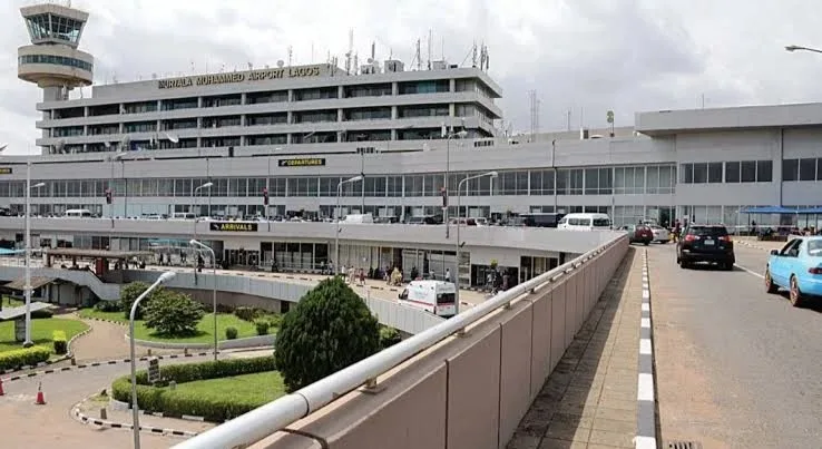Lagos airport staff hailed for returning lost $1,700, passports to owner 1 20260430 090703