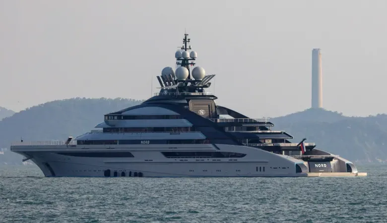 Russian superyacht sails through Strait of Hormuz despite blockade 1 8cdfb790 4298 11f1 b55d 0f258dce1735.jpg