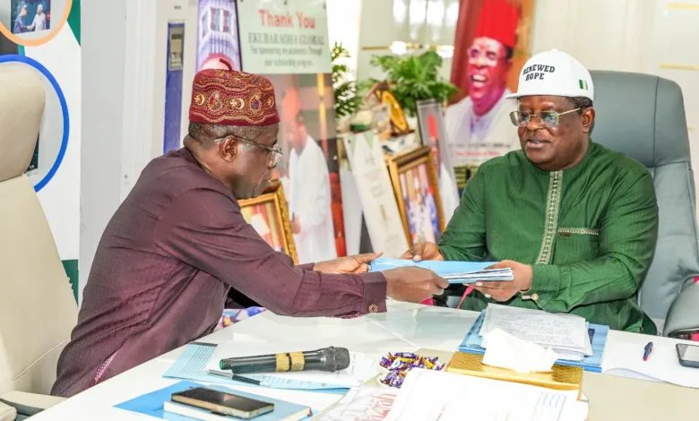 FG signs execution contract with construction firms on Osogbo-Iwo-Ibadan road, others 1 d404b665 117a 46ab 8485 88047fa927e0