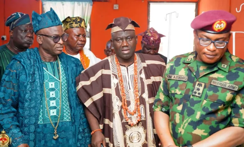 Alaafin visits rescued Oriire pupils, teachers, donates cash gifts 5 08604cf0 e775 4ba7 8c01 3366d81a7bf3