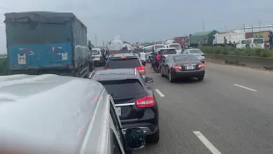 Heavy gridlock stalls traffic on Lagos-Ibadan Expressway 2 IMG 1897