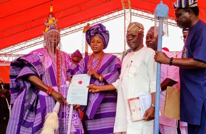 Makinde confers beaded crown on Oniro of Komu 1 image 15