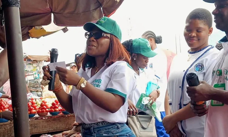 Edo govt takes clean environment campaign to Aduwawa market, rewards cleanliness 5 FB IMG 17867993334542