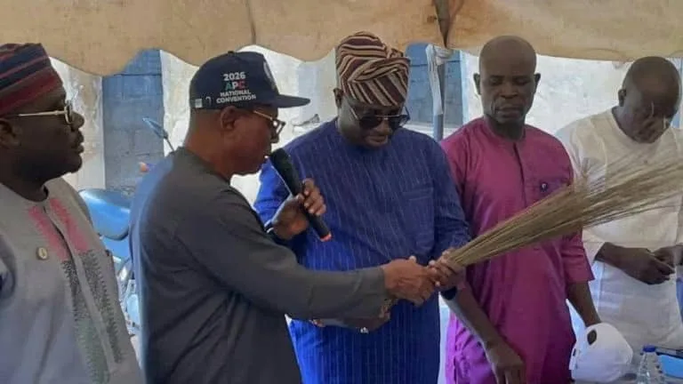 2027: Ondo PDP chieftain quits party, joins APC 1 0b279794 210b 475a 82a0 f19a34289e38