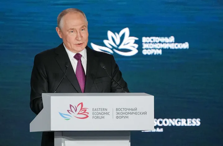 Putin cites chance of peace deal, Ukraine sees 'new dynamic' 1 FHW4O3ULZJIRHHXWTZFJSFESLQ