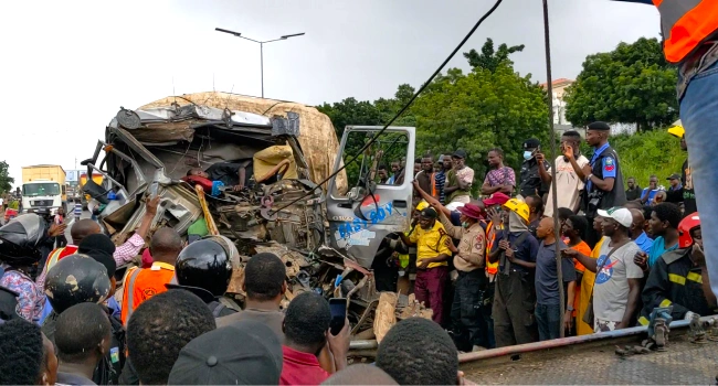 Otedola Crash: Trapped victim rescued as gridlock hits toll gate 1 Otedola Bridge Accident