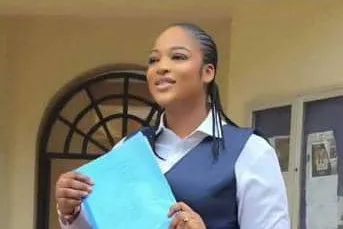 Queen Naomi Silekunola retakes JAMB, earns BSc from Elizade University 1